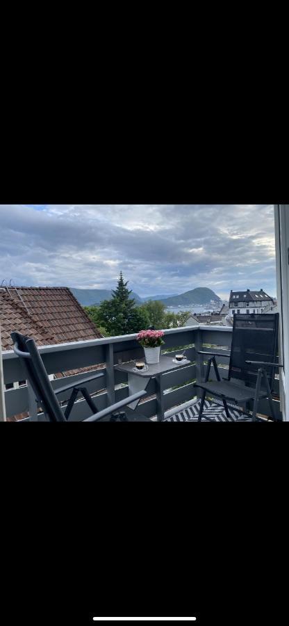 Leilighet Med Sydvendt Balkong Ålesund المظهر الخارجي الصورة